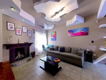 VENTA CASA EN ITUZAINGÓ, 4 AMB CON PATIO Y PILETA