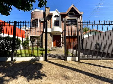 VENTA CASA EN ITUZAINGÓ, 4 AMB CON PATIO Y PILETA