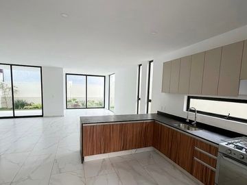 CASA EN VENTA EN BOSQUES VALLARTA