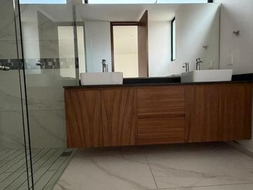 CASA EN VENTA EN BOSQUES VALLARTA
