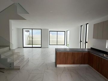 CASA EN VENTA EN BOSQUES VALLARTA