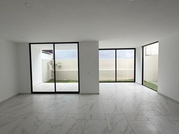 CASA EN VENTA EN BOSQUES VALLARTA