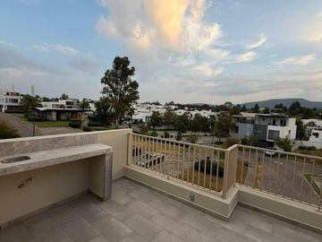 CASA EN VENTA EN BOSQUES VALLARTA