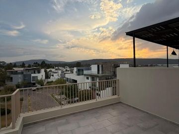 CASA EN VENTA EN BOSQUES VALLARTA