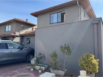 Casa Moderna y Segura en Buin, Ideal para Familias