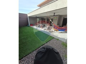Casa Moderna y Segura en Buin, Ideal para Familias