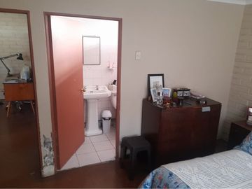 Se vende céntrica casa en Cerro Los Placeres