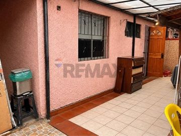 Acogedora Casa en Estación Central