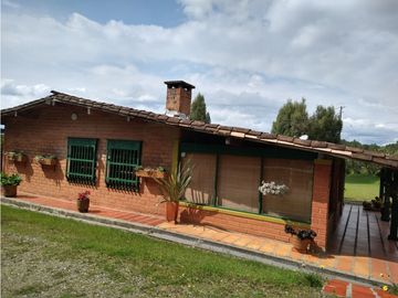 Casa campestre ubicada en La ciudad de Medellin Antioquia.