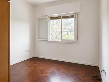Venta Departamento en San Isidro, La Calabria 2 dormitorios con patio y parrilla.