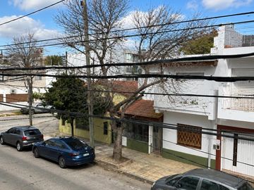 Venta Departamento en San Isidro, La Calabria 2 dormitorios con patio y parrilla.