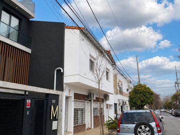 Venta Departamento en San Isidro, La Calabria 2 dormitorios con patio y parrilla.
