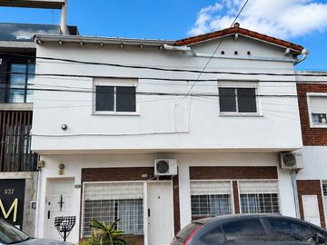 Venta Departamento en San Isidro, La Calabria 2 dormitorios con patio y parrilla.