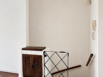 Venta Departamento en San Isidro, La Calabria 2 dormitorios con patio y parrilla.