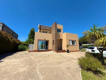Alquiler Casa Barrio Arenas del sur