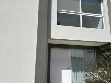 Fincas de Hudson Alquiler. Piscina, 4 Habitaciones (1 hab. en PB). Lote interno.