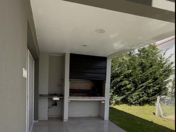 Fincas de Hudson Alquiler. Piscina, 4 Habitaciones (1 hab. en PB). Lote interno.