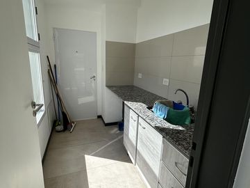 Fincas de Hudson Alquiler. Piscina, 4 Habitaciones (1 hab. en PB). Lote interno.