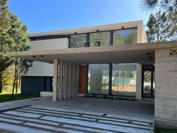 Casa en Venta Costa Esmeralda Barrio Marítimo, 5 Dormitorios 270m² Pileta Noreste USD 660.000
