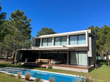 Casa en Venta Costa Esmeralda Barrio Marítimo, 5 Dormitorios 270m² Pileta Noreste USD 660.000
