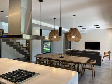 Casa en Venta Costa Esmeralda Barrio Marítimo, 5 Dormitorios 270m² Pileta Noreste USD 660.000