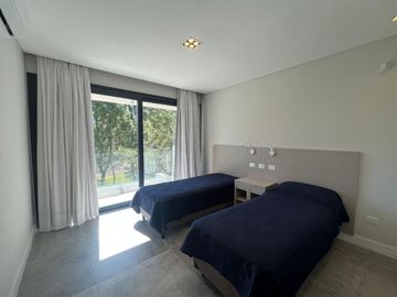 Casa en Venta Costa Esmeralda Barrio Marítimo, 5 Dormitorios 270m² Pileta Noreste USD 660.000