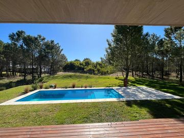 Casa en Venta Costa Esmeralda Barrio Marítimo, 5 Dormitorios 270m² Pileta Noreste USD 660.000