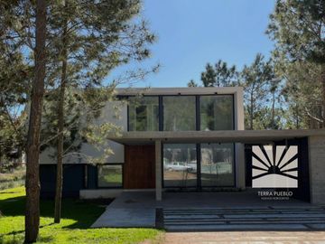 Casa en Venta Costa Esmeralda Barrio Marítimo, 5 Dormitorios 270m² Pileta Noreste USD 660.000