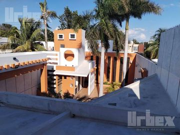 ESPECTACULAR RESIDENCIA EN VENTA EN EL BARRIO DE SANTA LUCÍA, CAMPECHE