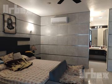 ESPECTACULAR RESIDENCIA EN VENTA EN EL BARRIO DE SANTA LUCÍA, CAMPECHE