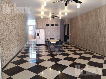 ESPECTACULAR RESIDENCIA EN VENTA EN EL BARRIO DE SANTA LUCÍA, CAMPECHE