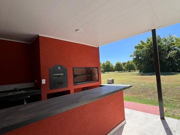 VENTA CASA  LAS GOLONDRINAS GOLF  LUJAN