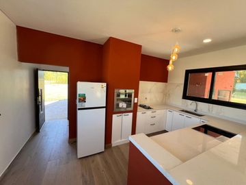 VENTA CASA  LAS GOLONDRINAS GOLF  LUJAN