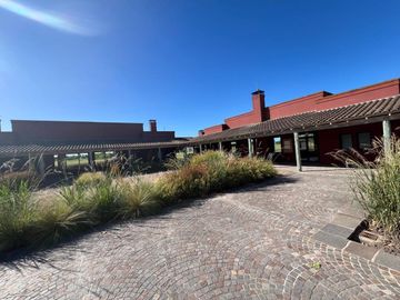 VENTA CASA  LAS GOLONDRINAS GOLF  LUJAN