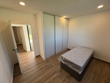 VENTA CASA  LAS GOLONDRINAS GOLF  LUJAN