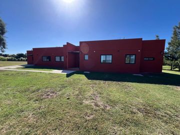 VENTA CASA  LAS GOLONDRINAS GOLF  LUJAN