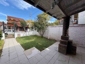 Venta Casa 5 ambientes en Vicente Lopez cochera
