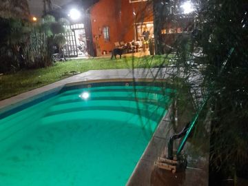 ALQUILER CASA 5 AMBIENTES EN LONGCHAMPS PILETA
