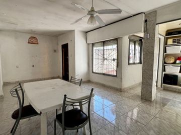 CASA 5 AMBIENTES VENTA EN RAFAEL CALZADA