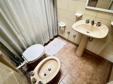 CASA 5 AMBIENTES VENTA EN RAFAEL CALZADA