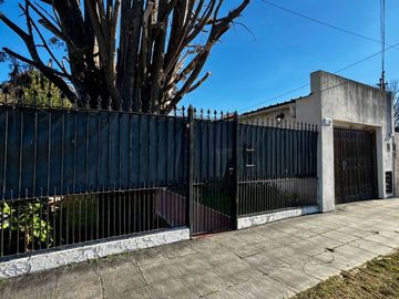 CASA 5 AMBIENTES VENTA EN RAFAEL CALZADA