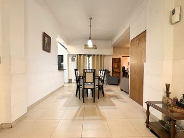 Casa 3 Ambientes Venta Caseros Cochera y Parque