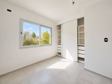 CASA EN VENTA A ESTRENAR CON PILETA BOCA RATON