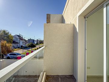 CASA EN PH 3 AMBIENTES A ESTRENAR PUNTA MOGOTES