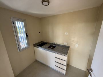 ALQUILER OFICINA 180M2 OLIVOS CON COCHERA