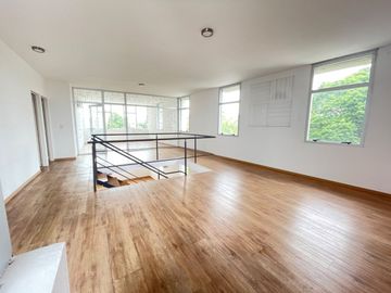 ALQUILER OFICINA 180M2 OLIVOS CON COCHERA