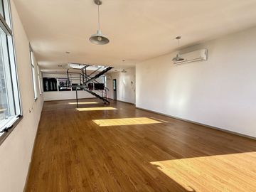 ALQUILER OFICINA 180M2 OLIVOS CON COCHERA