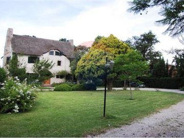 ALQUILER CASA BARRANCAS SAN ISIDRO C/ VISTA AL RIO