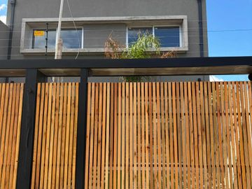 PH / CASA UF A ESTRENAR CON COCHERA Y JARDIN