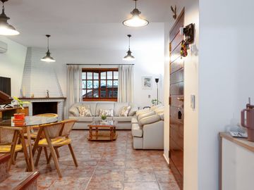 CASA 3 AMBIENTES EN VENTA BARRIO VICENTE MELAZZI